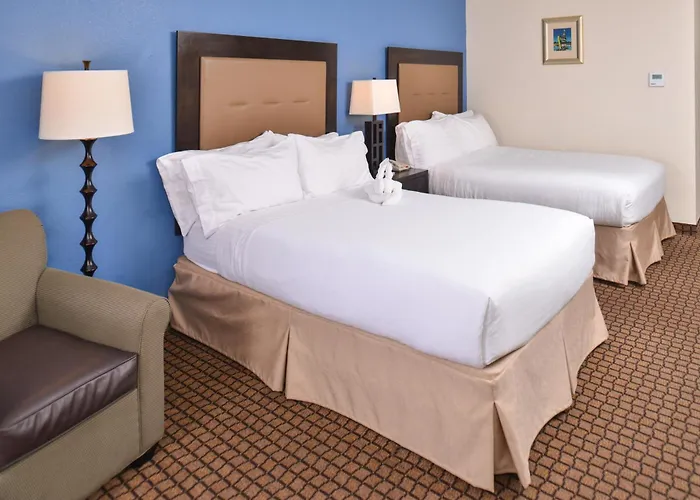 Ramada Plaza By Wyndham & Convention Center Hotel 3*