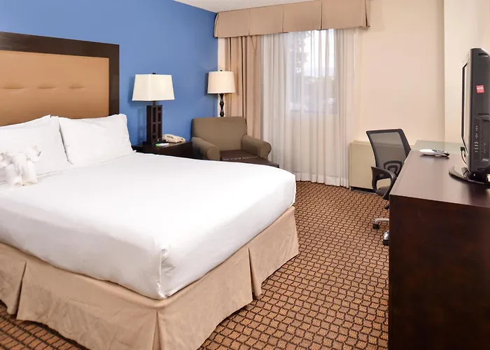 Ramada Plaza By Wyndham & Convention Center Hotel