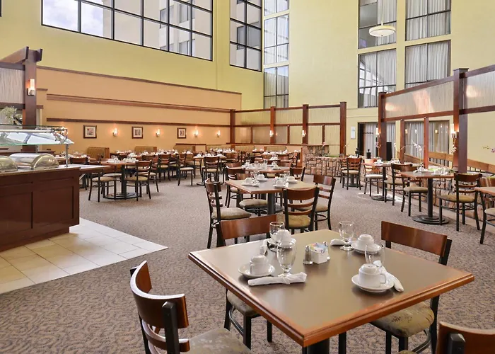 Ramada Plaza By Wyndham & Convention Center Hotel 3*