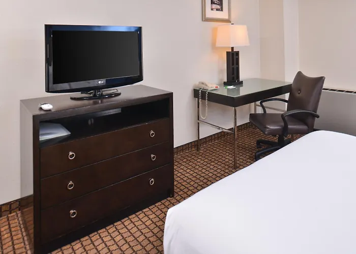 Hotel Ramada Plaza By Wyndham & Convention Center 3*