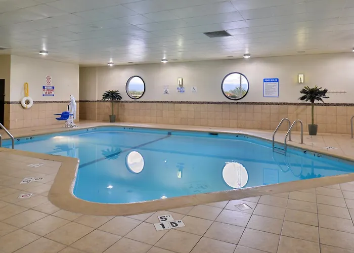 Ramada Plaza By Wyndham & Convention Center Hotel 3*