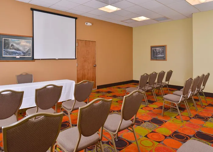 Ramada Plaza By Wyndham & Convention Center 3*