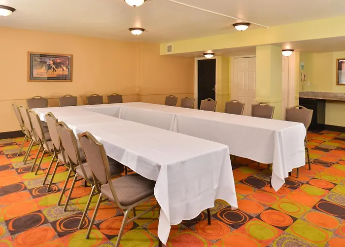 Ramada Plaza By Wyndham & Convention Center Hotel 3*