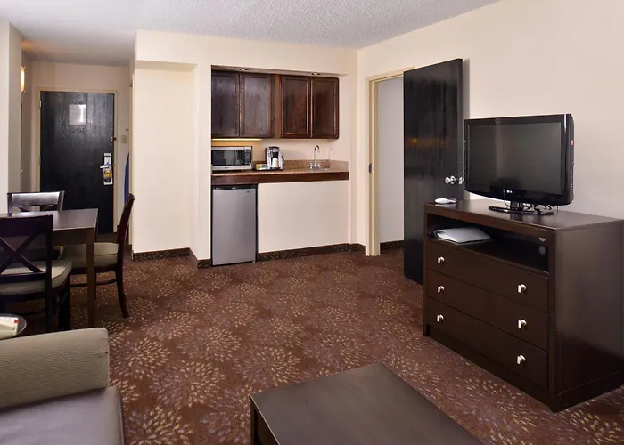Ramada Plaza By Wyndham & Convention Center