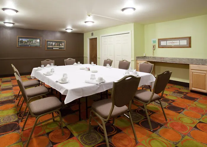 Ramada Plaza By Wyndham & Convention Center Hotel