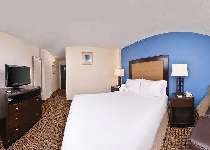 Ramada Plaza By Wyndham & Convention Center Hotel