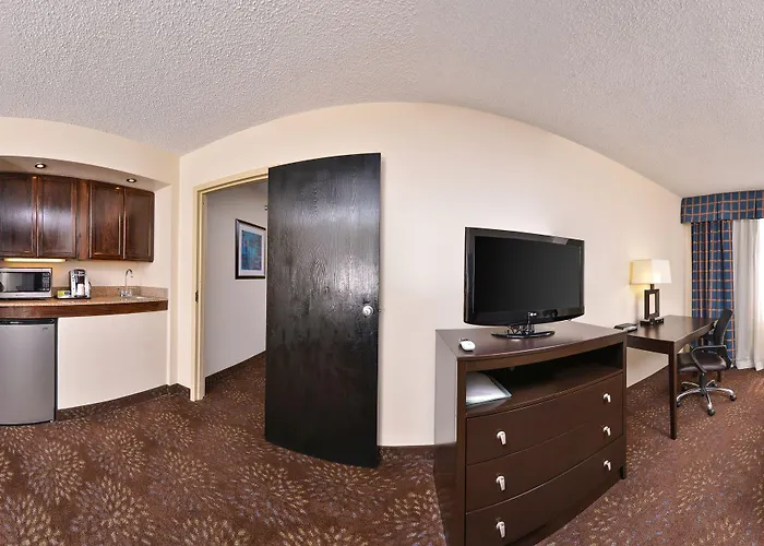 Ramada Plaza By Wyndham & Convention Center 3*