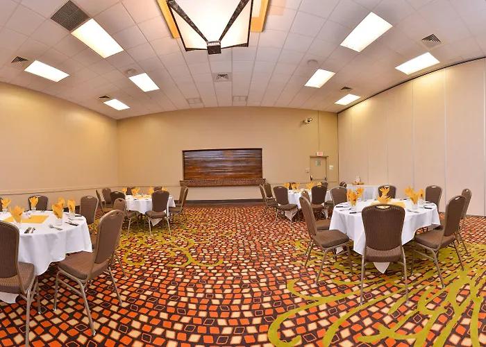 Ramada Plaza By Wyndham & Convention Center Hotel