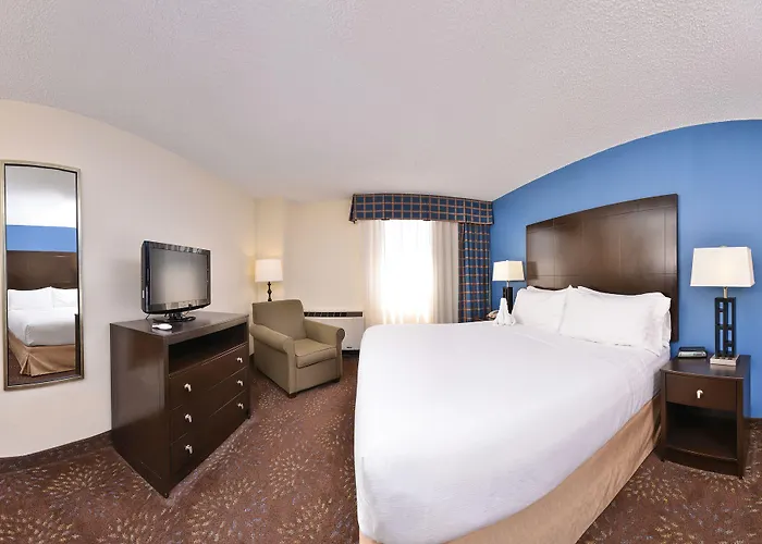 Ramada Plaza By Wyndham & Convention Center Hotel