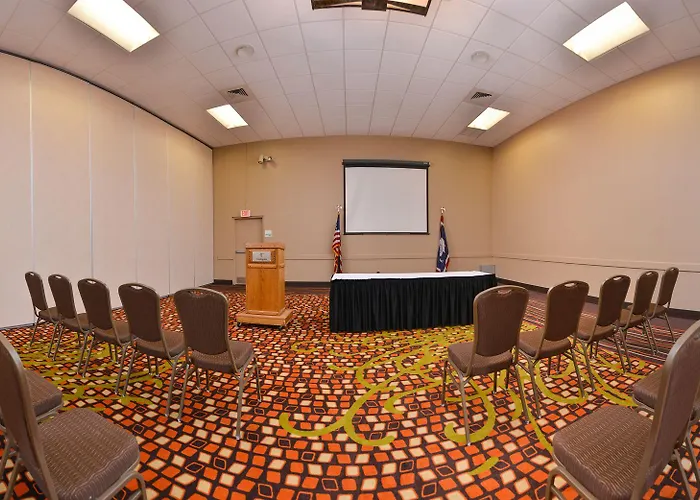 Ramada Plaza By Wyndham & Convention Center Hotel 3*
